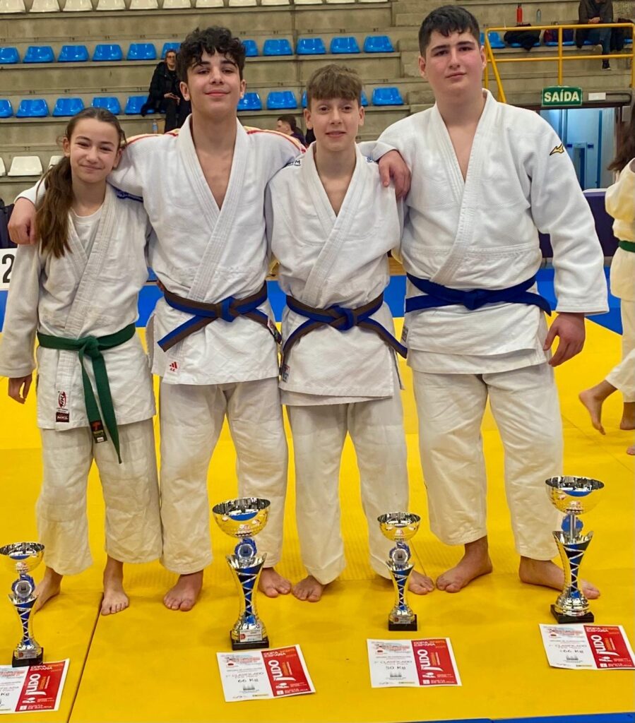 Medallistas del Judo Club Grandmontagne en Santiago